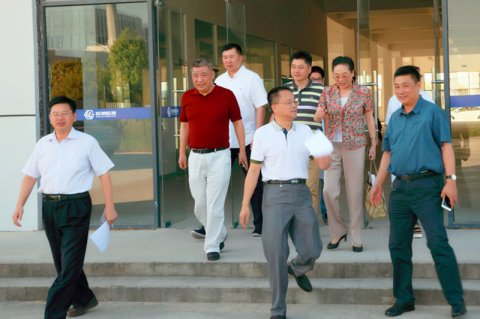 市領(lǐng)導(dǎo)參觀(guān)